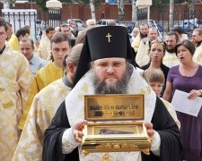 Моторошний обряд: росіяни відправлять мощі святого в космос