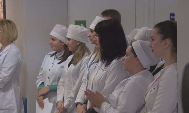 Весілля, не встаючи з лікарняного ліжка: у Дніпрі одружаться просто в клініці