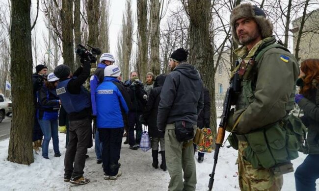 Ремонтники повернули в Авдіївку світло
