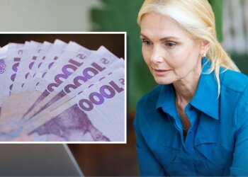 Гроші та пенсійне посвідчення