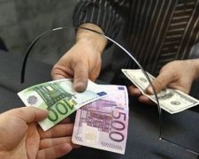 Гривна начала расти в цене на валютном рынке