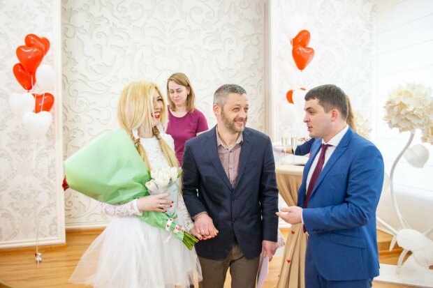 Жена за сутки: в Одессе небывалый свадебный бум, скольким парам уже прокричали "горько"