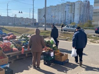 Люди на улице, фото: Знай.ua