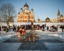 Хрещення, ополонка, фото із соцмереж