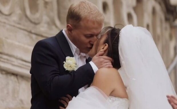 Свадьба экспрокурора и экструдницы ДБР. Фото скриншот из Youtube