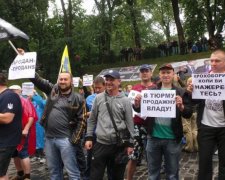 "Папередников" сменили евробляхеры: власть нашла козлов отпущения