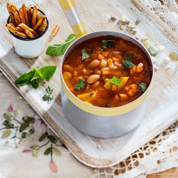 Сытный и малокалорийный: простой рецепт постного супа с фасолью, который наполнит вас энергией