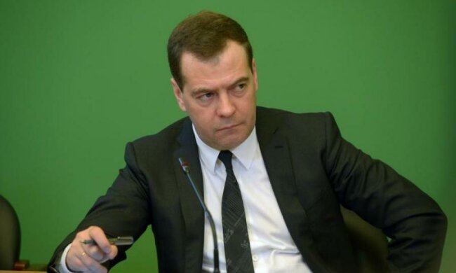 Пока Медведев воровал миллионы, у него из-под носа крали ручки