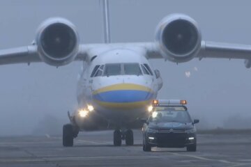 аэропорт, скриншот из видео