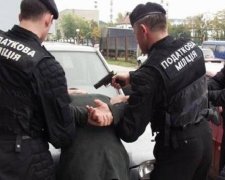 Міністр заявив, що податкова поліція поза законом