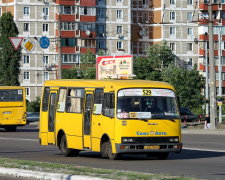 Під Дніпром двоє підлітків опинилися на капоті маршрутки: наздогнав просто на зебрі, подробиці