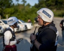 Стомлений війною спостерігач ОБСЄ захропів на посту: фото