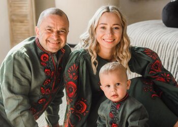Репяхова и Павлик с сыном, фото из Instagram