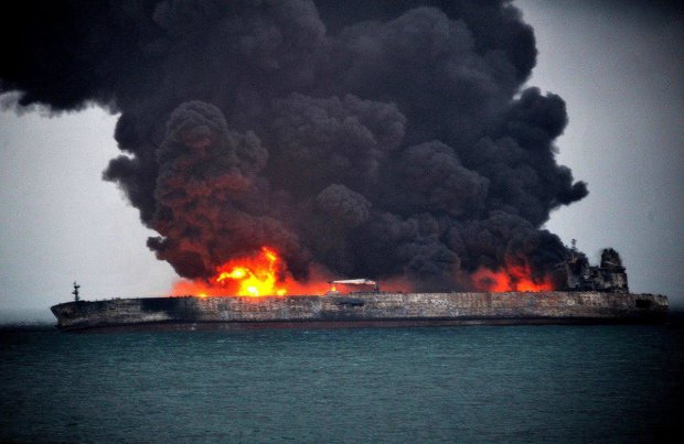 Пожежа на танкерах в Керчі: експерт розповів, навіщо і кому це було потрібно