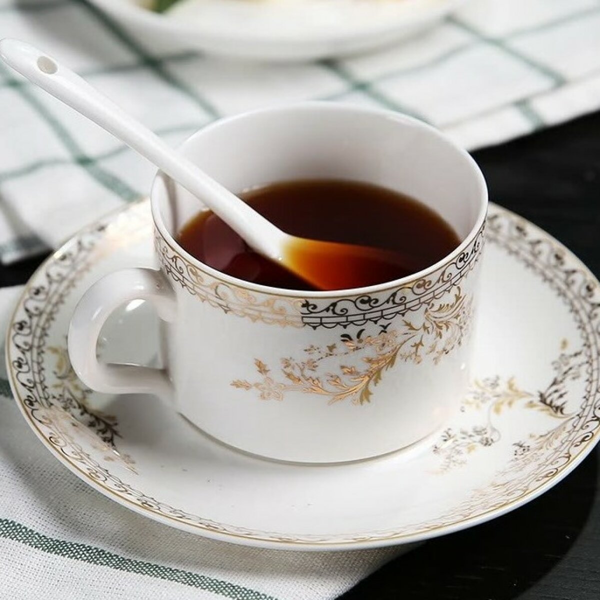 Почему нельзя оставлять ложку в чашке с чаем: опасная примета