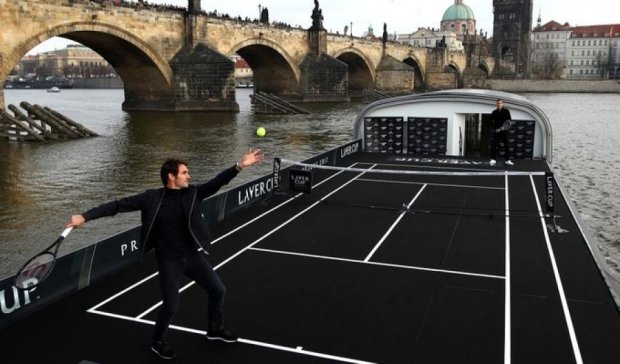 Федерер сыграл в теннис на яхте