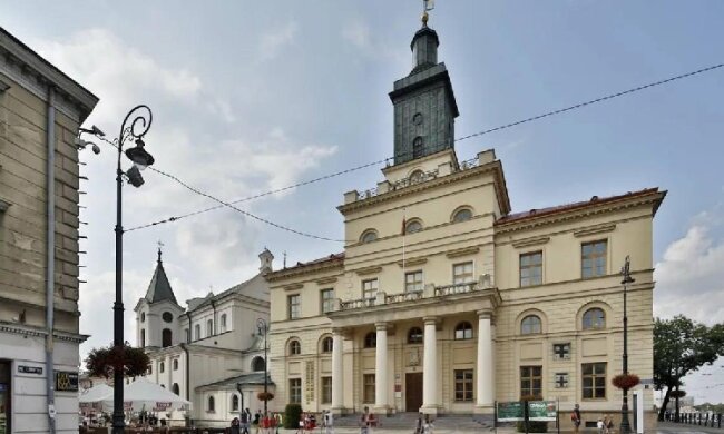Український прапор на ратуші Любліна