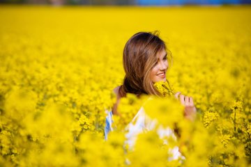 Привітання з Днем ангела Олени в листівках і віршах