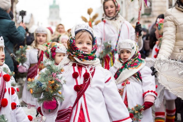 Рождество в Украине: топ колядок на трех языках для всей семьи