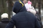 Прогулка с ребенком, скриншот: Youtube
