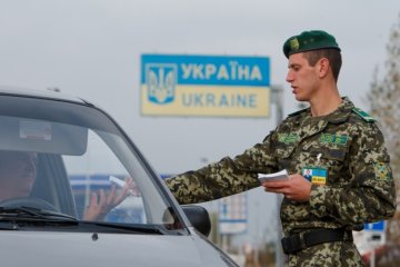 Украинские таможенники "отхватят" за доллары мажора на румынской границе