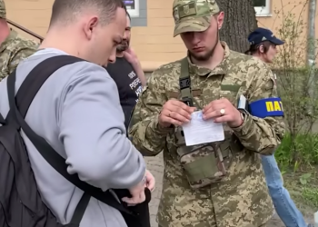 ТЦК, повістки. Фото: скрін youtube