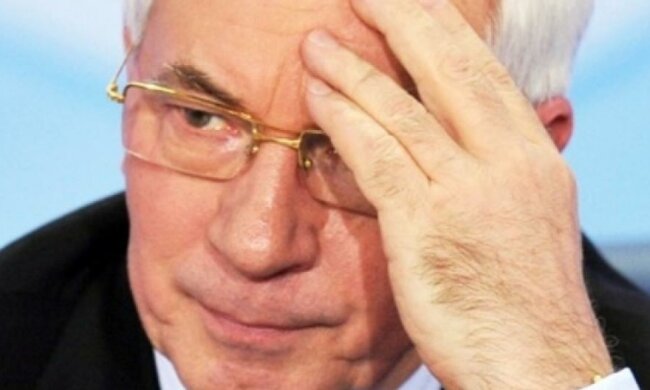 Суд знову залишив Азарова без пенсії