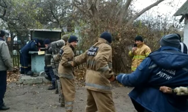 Самотня пенсіонерка впала в 14-метровий колодязь, на жінці - ні подряпинки: "Летіла і молилася"