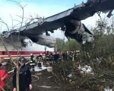 Смертельна авіакатастрофа Ан-12 під Львовом: останні подробиці, фото і відео з місця трагедії