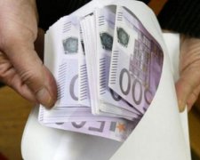 Копы поймали сельского голову на баснословной взятке