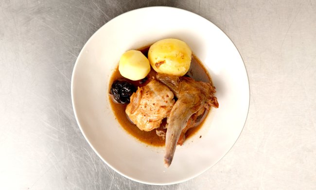 Різдво 2019: незвичайний рецепт кролика під пивом