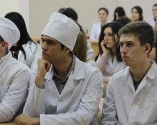 Выпускники-медики будут отрабатывать 3 года в селе после учебы