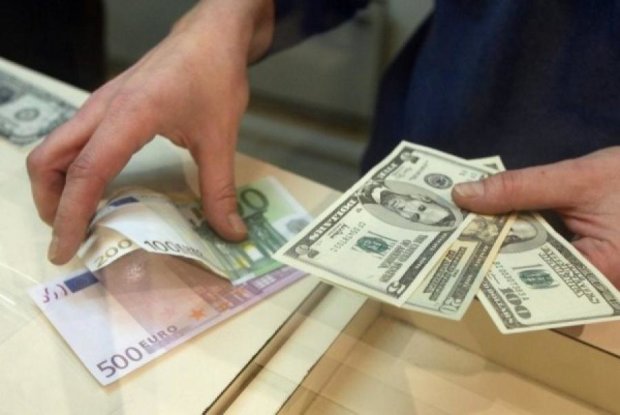 «Заощадження понад 100 тисяч гривень вкладають у три різні банки»  - банкір