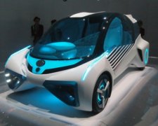 Toyota презентувала машину, яка живить будинок (відео)