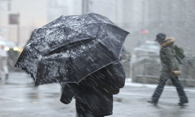 Прогноз погоды на неделю: украинцам пообещали много снега, курточки и зонтики не прячем