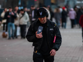 Українці, телефон, фото із соцмереж