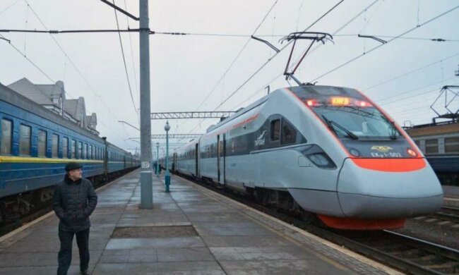 Повернуться усі: Укрзалізниця дає додаткові Інтерсіті на свята