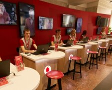 Українці поскаржилися на "схему" Vodafone: гроші з рахунку зникають автоматично