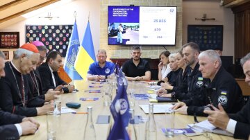 Голова Координаційного штабу зустрівся зі спецпредставником Папи Римського з питань України
