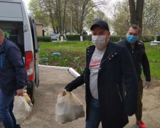 Инициативу Виктора Медведчука и Оксаны Марченко по доставке пасхальных продуктовых наборов поддержали киевские чиновники