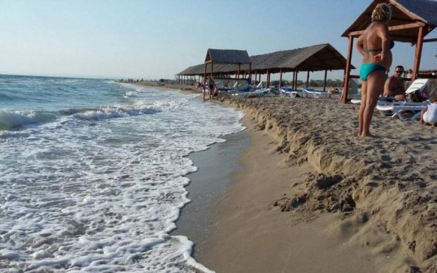 Іржа і порожнеча: втомлені кримські пляжі благають про допомогу