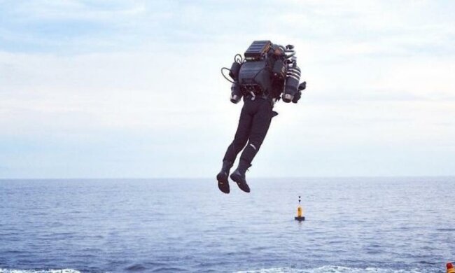 Опубліковане відео польоту з реактивним ранцем