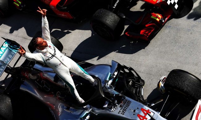 Льюїс Хемілтон визнаний найкращим гонщиком 2018 року