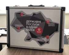 Мобільний кейс, з яким працівники ЦНАП виїжджають до заявників