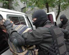 Російський найманець прийшов в гості до нацгвардійців 