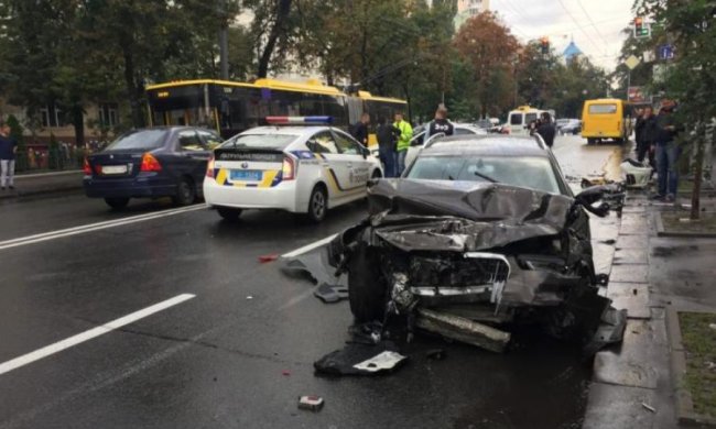 Кровавые последствия тройной аварии показали на видео