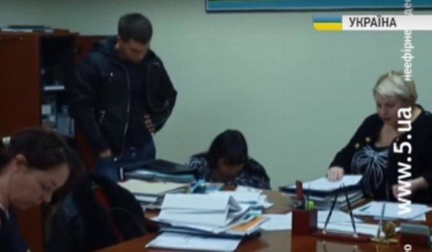 На Одесском припортовом заводе прошли обыски (видео) 
