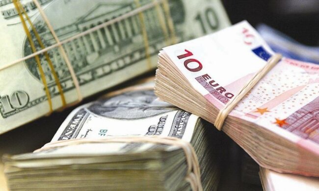 А у нас сегодня транш: в Украине дешевеет доллар