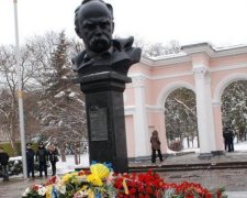 Кримчан привітали з Днем захисника України та героїв УПА