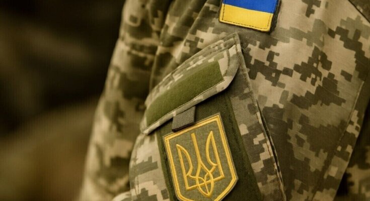 Військовозобов'язаний з повісткою біля ТЦК